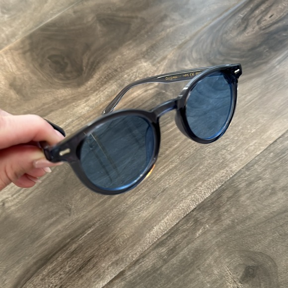 Sunglasses Bundle 🕶️ - Picture 2 of 7